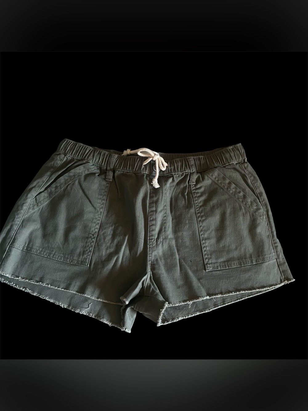 NWOT - No Boundaries Olive Drawstring Casual Shorts